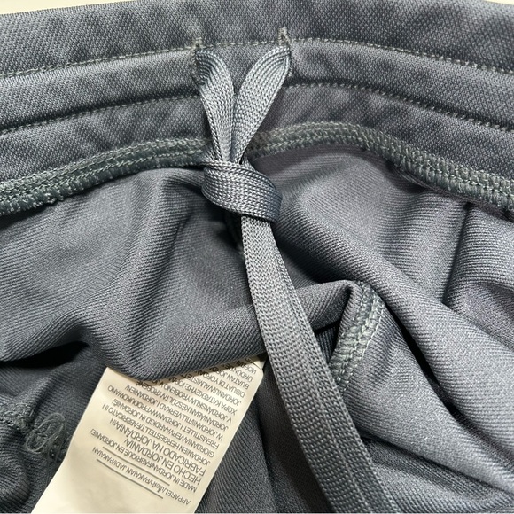 Under Armour Men’s XXL Gray Athletic Performance Tapered Leg Casual Pants NWT - Picture 8 of 12